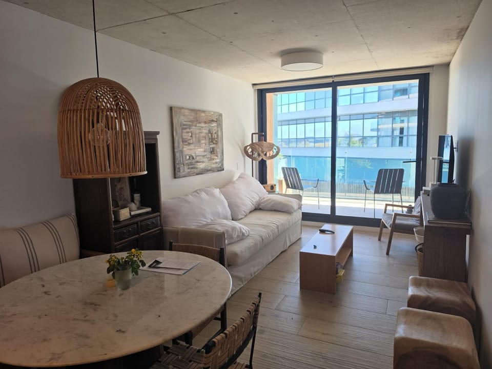 Apartamento en Edificio Primer Línea al Mar, a orillas de la Laguna del Diario Apartment in Maldonado Department, Uruguay