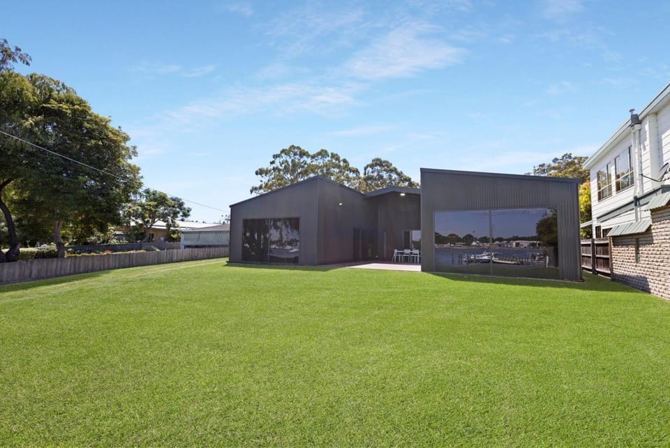 Sunset House House in Victoria