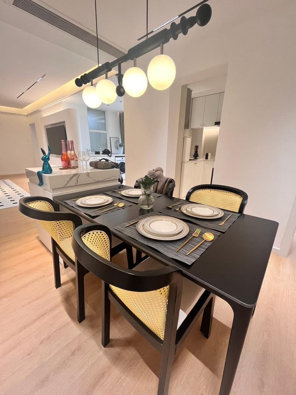 Seating area, Dining area