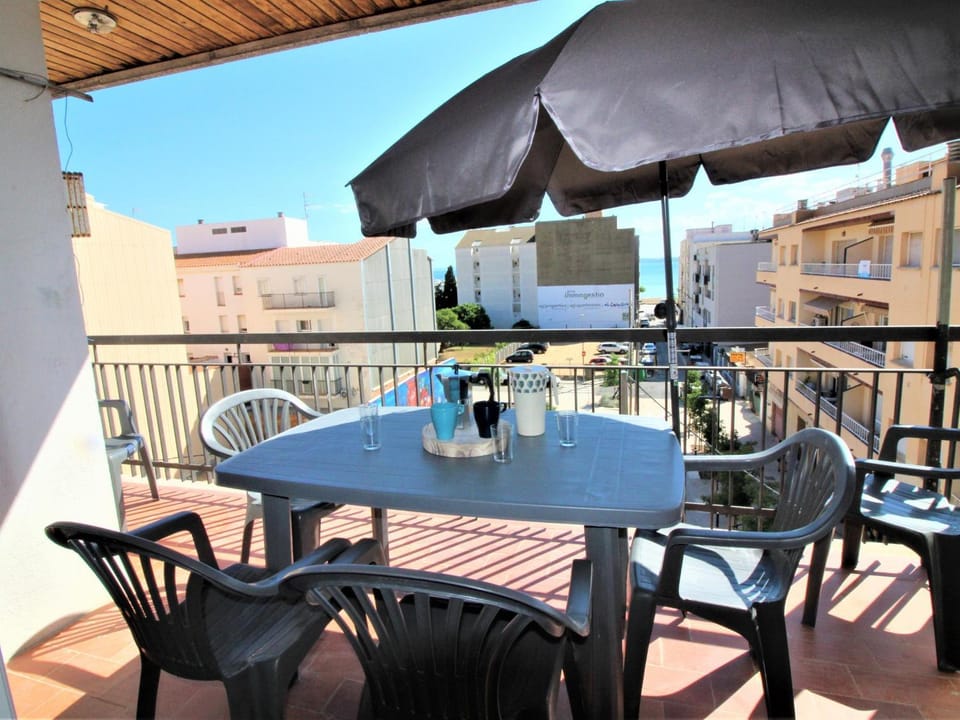 Moderno apartamento céntrico para 6, AC, WiFi - ES-258-84 Apartment in Roses