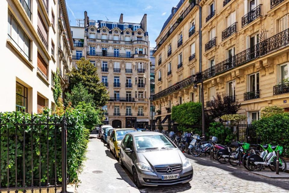 Élégance aux Portes des Champs-Élysées Apartment in Paris