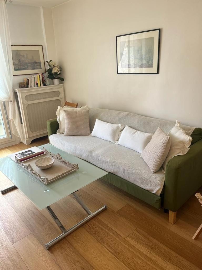 Élégance aux Portes des Champs-Élysées Apartment in Paris