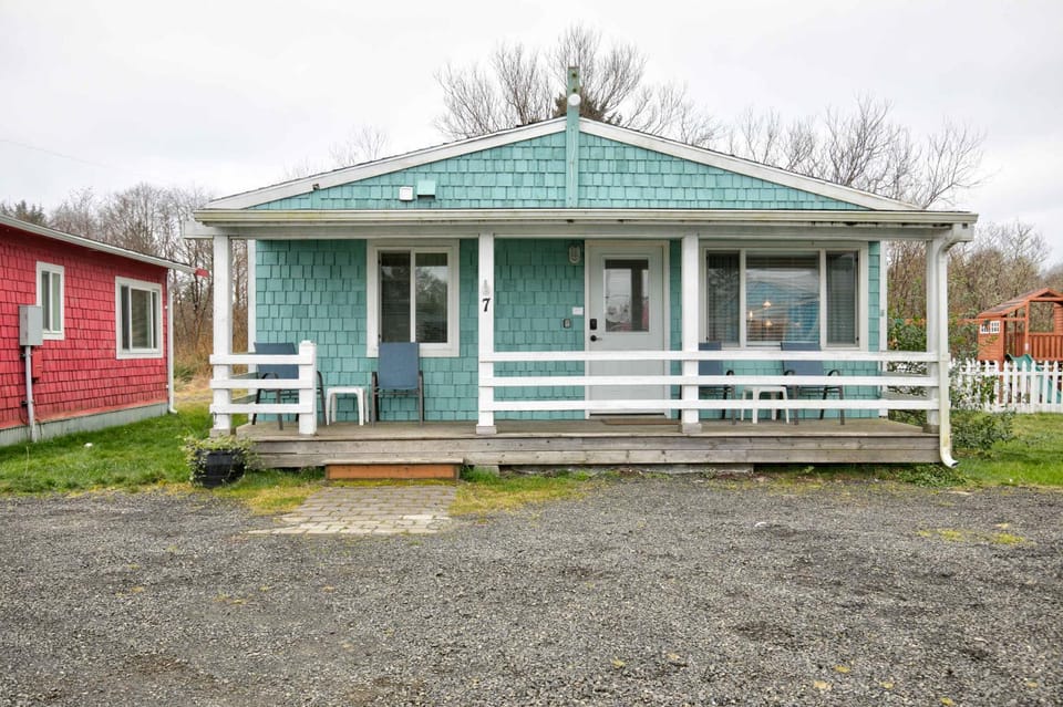 Shell Collector Cottage 2-Bed by the Sea w fireplace House in Grayland