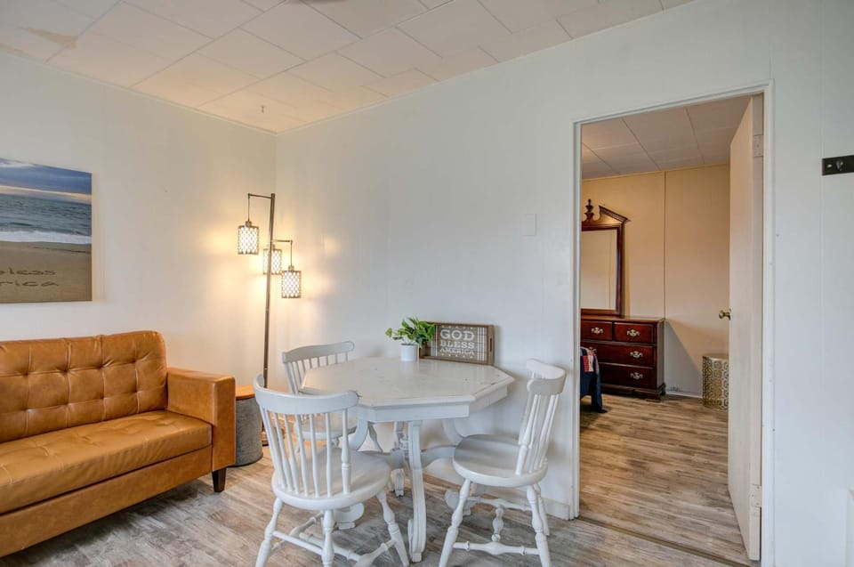 Americana Cottage 2-Bed by the Sea w fireplace House in Grayland