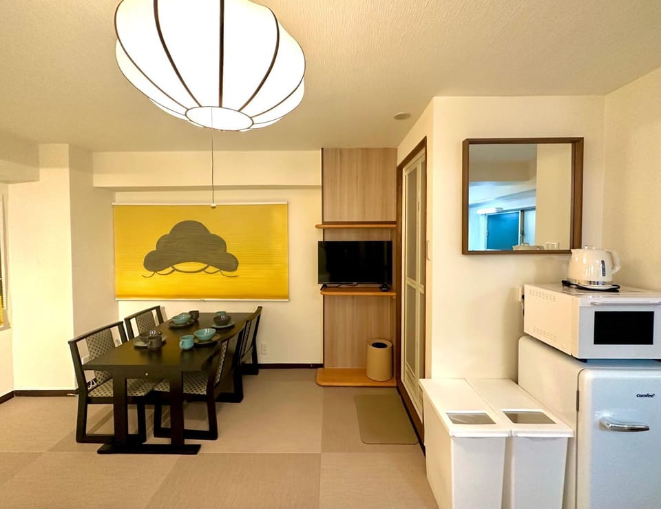 Dining area, minibar, pet friendly