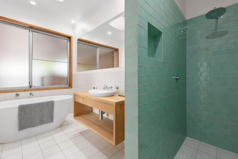 Shower, Bathroom, Bath, towels