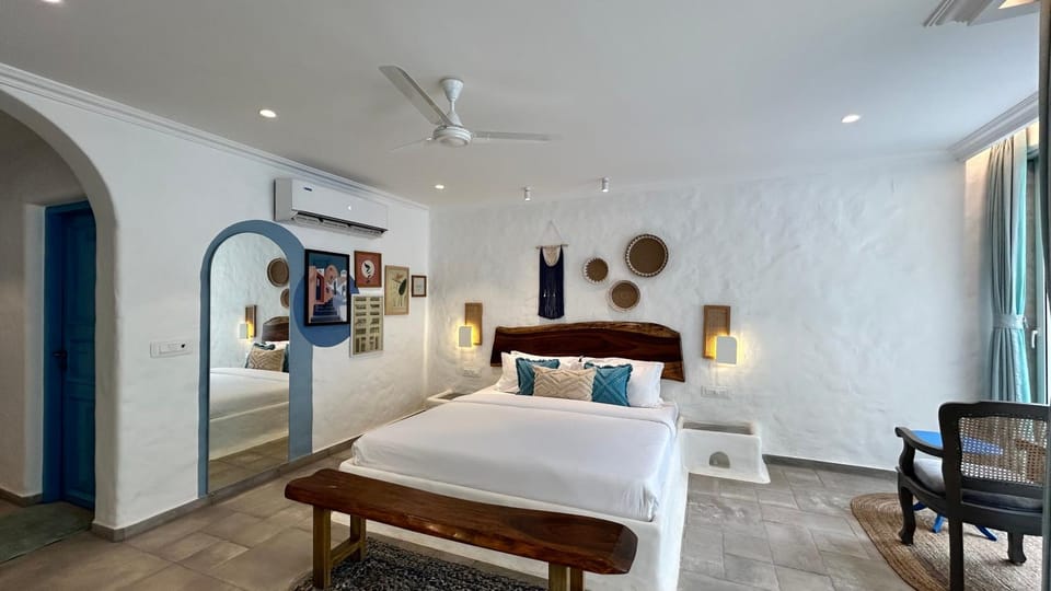 Bed, Photo of the whole room, Bedroom