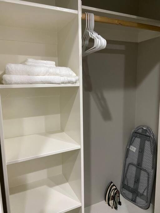 New! Modern Gated Summer Getaway Home House in Rosemead