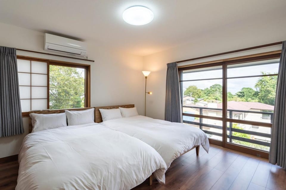 Bed, Bedroom, air conditioner