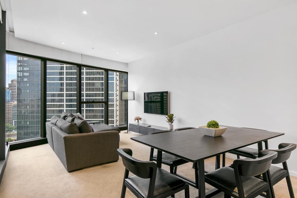 Central Southbank Apt w Stunning City Views & Pool Apartment in Southbank