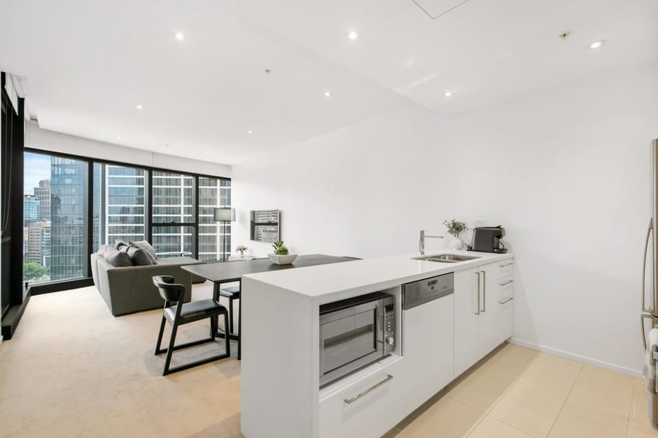 Central Southbank Apt w Stunning City Views & Pool Apartment in Southbank