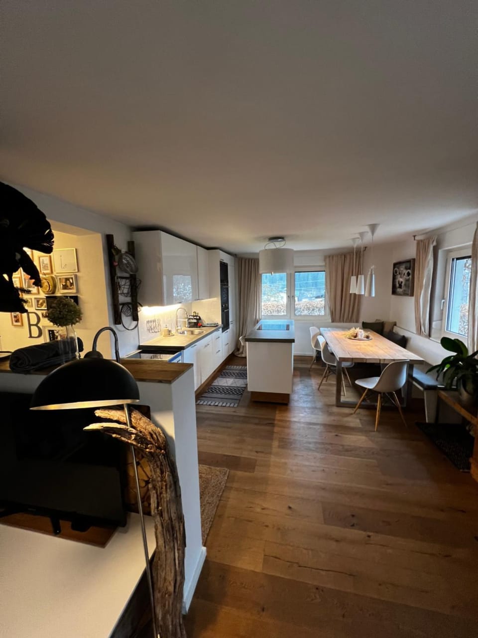 Kitchen or kitchenette, Seating area