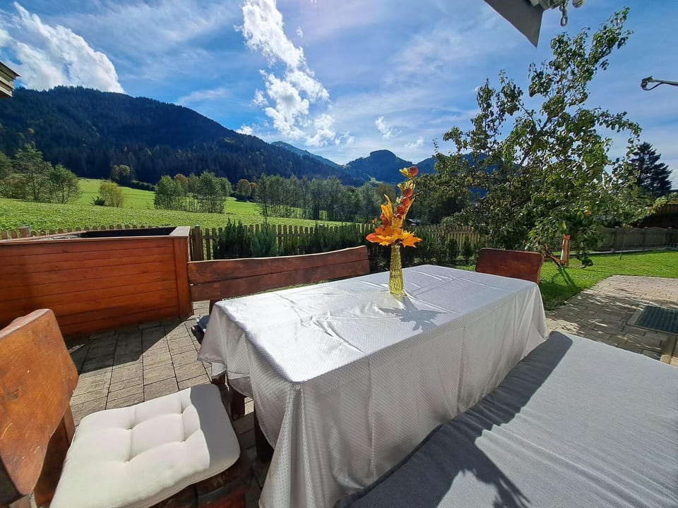 Natural landscape, Garden, Balcony/Terrace, Mountain view