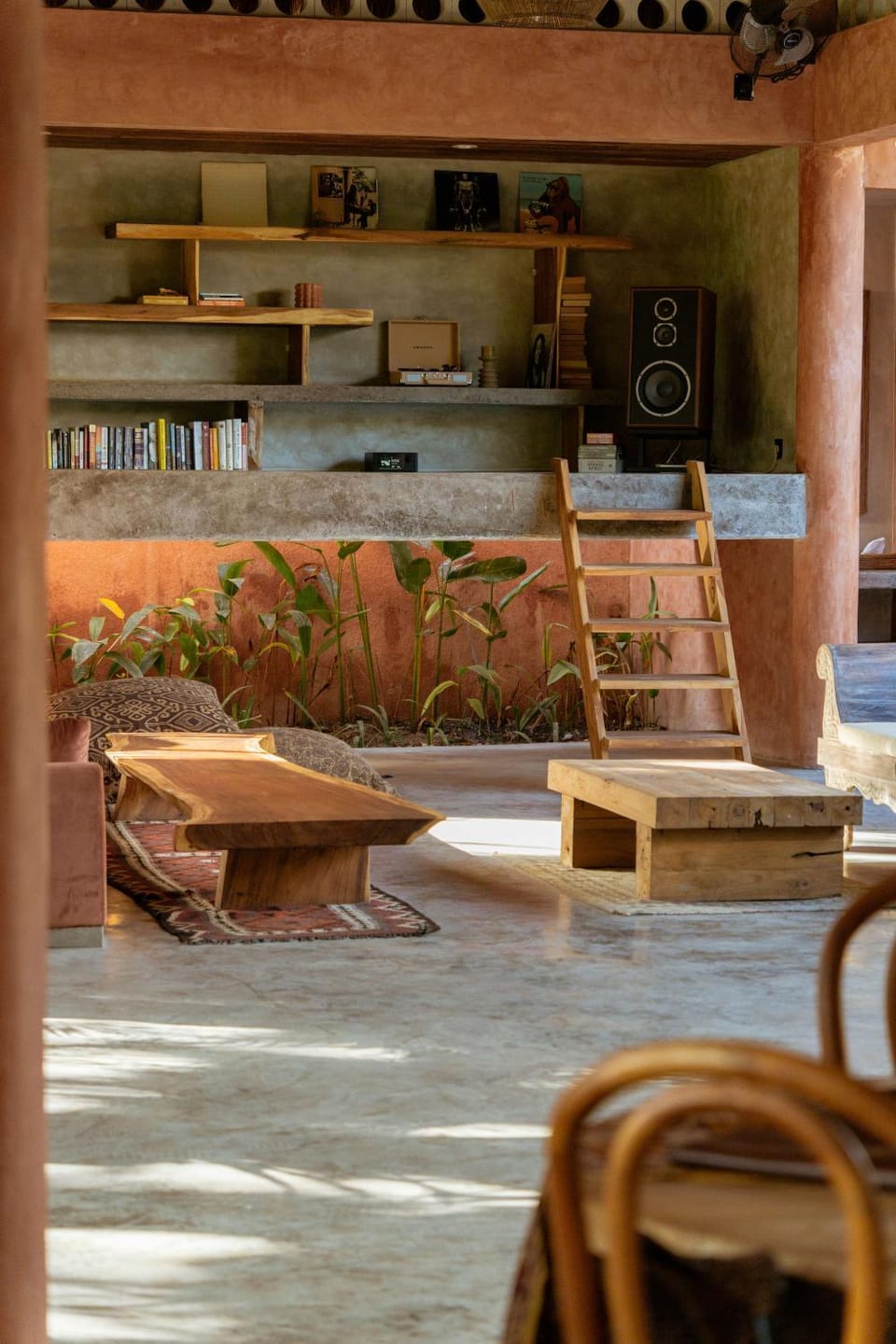 Restaurant/places to eat, Library