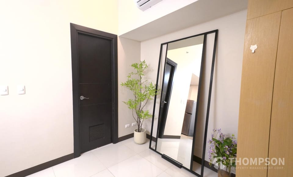Thompson Suites - 2 beds, Uptown Parksuites Tower 1 25F Apartment in Makati