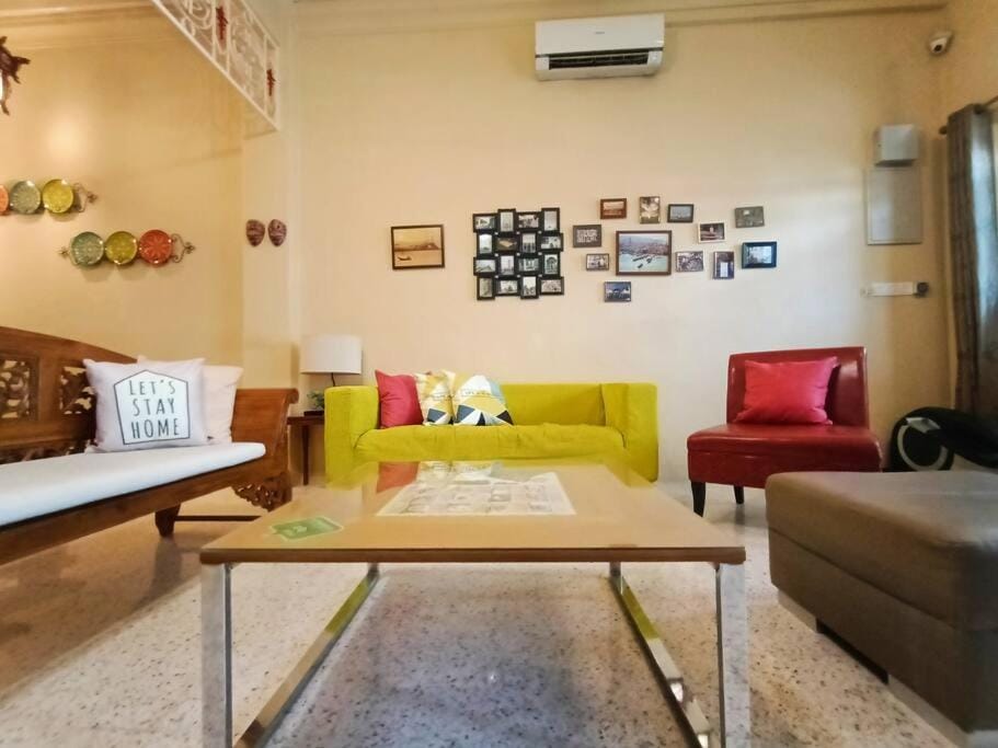 Cheerful 6BR Town House @ Geortown for 5-14pax by Cohans House in George Town