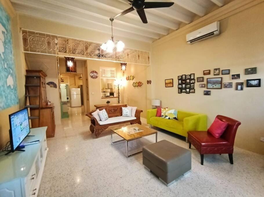Cheerful 6BR Town House @ Geortown for 5-14pax by Cohans House in George Town
