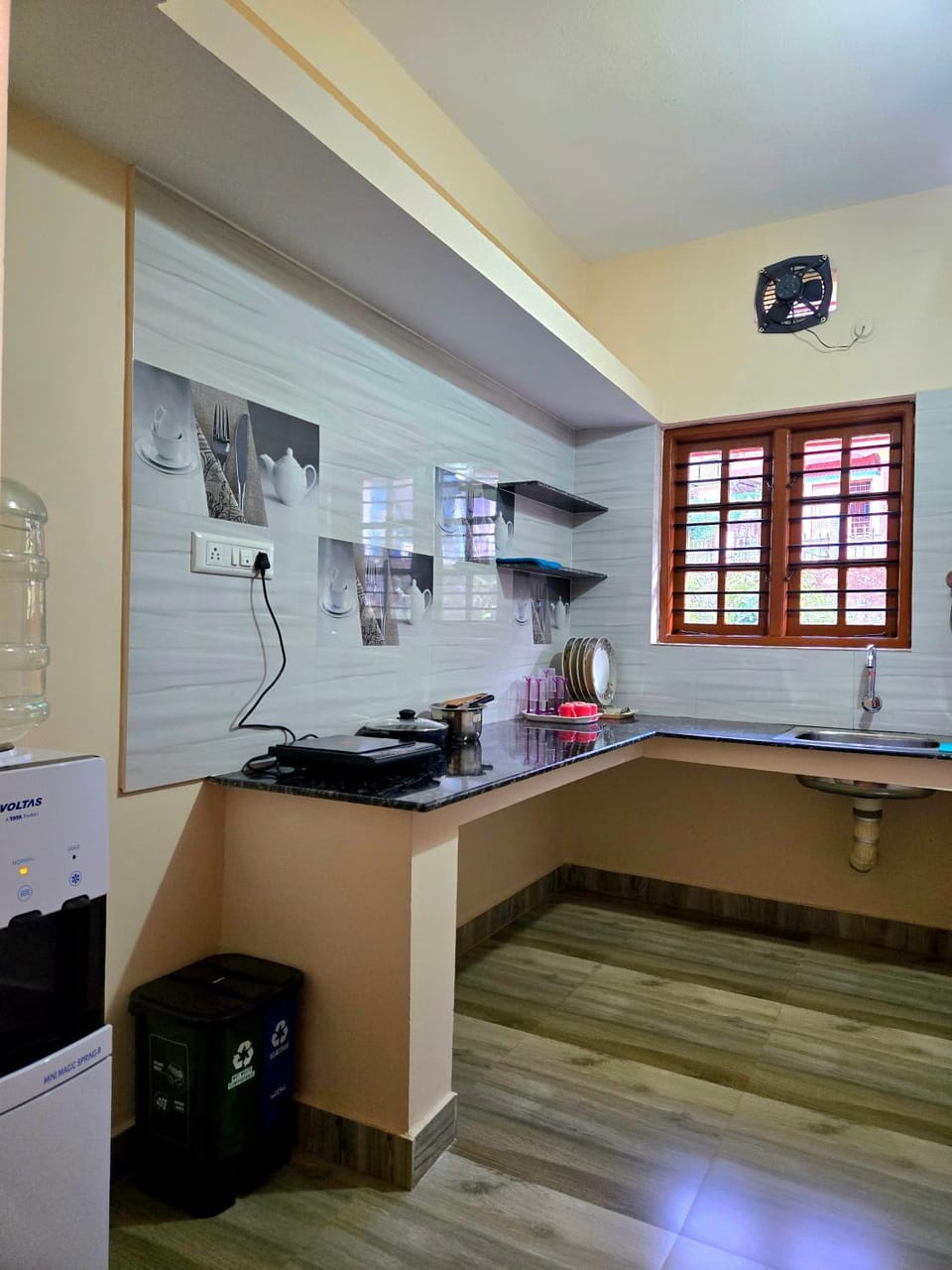 Kitchen or kitchenette, kitchen