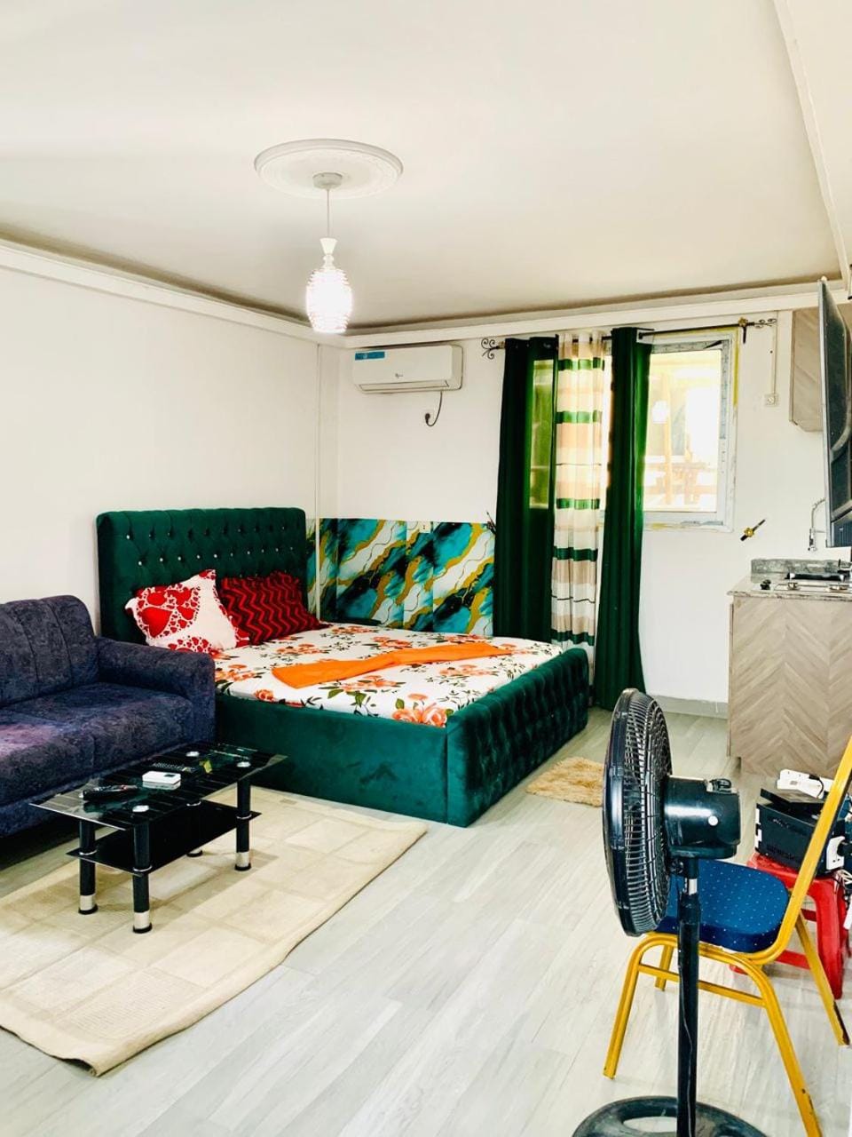 Photo of the whole room