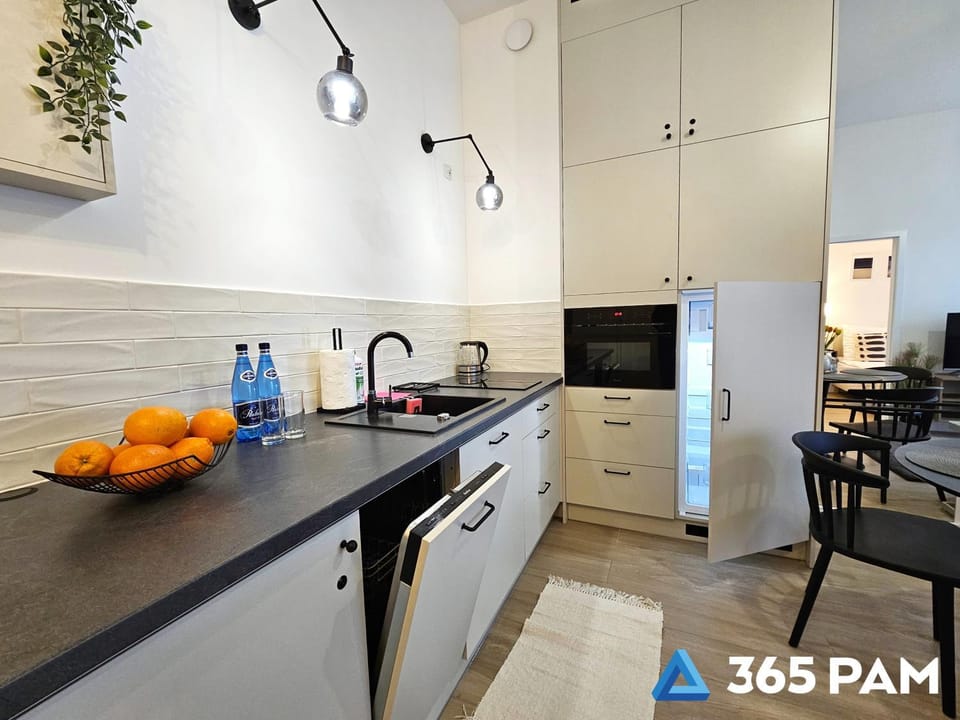 Kitchen or kitchenette, Dining area, dishwasher, stove