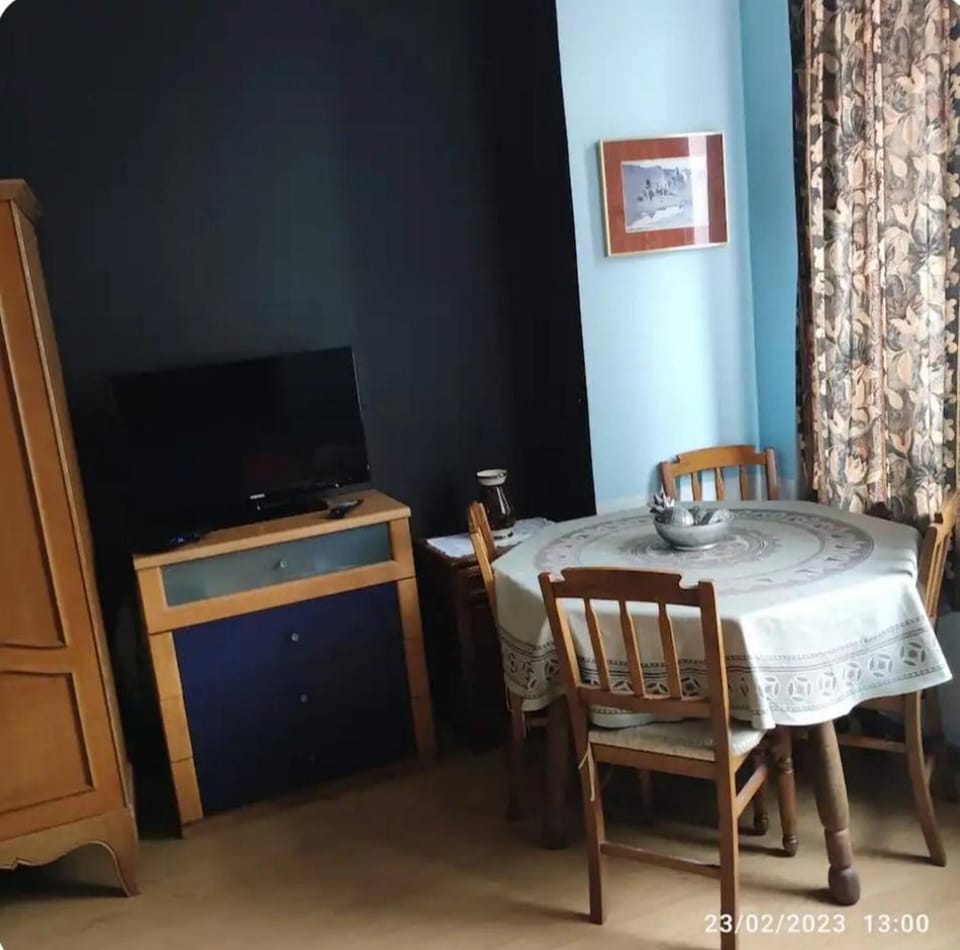 TV and multimedia, Seating area