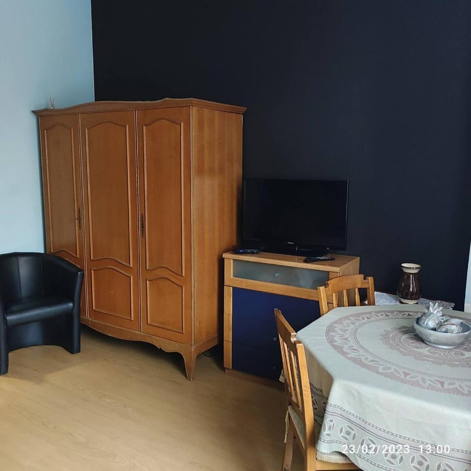 TV and multimedia, Seating area, wardrobe