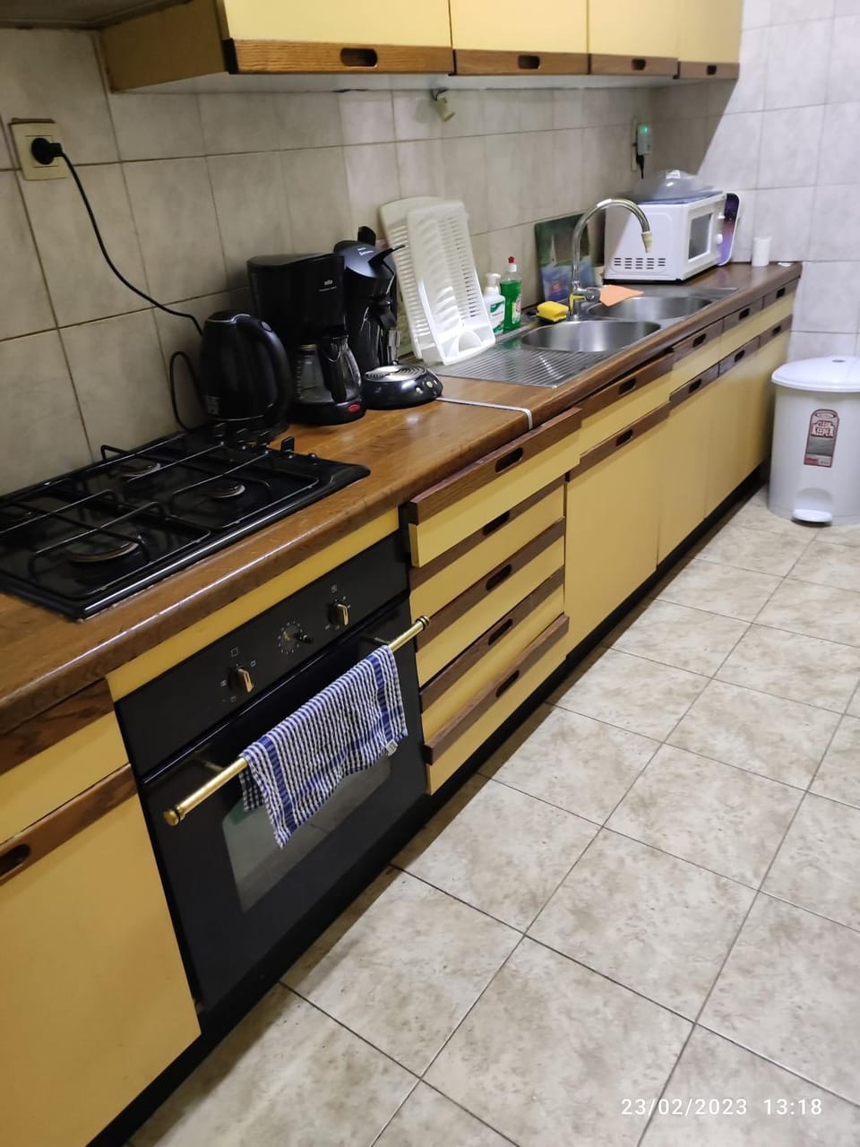 Coffee/tea facilities, stove, kitchen, acessibility