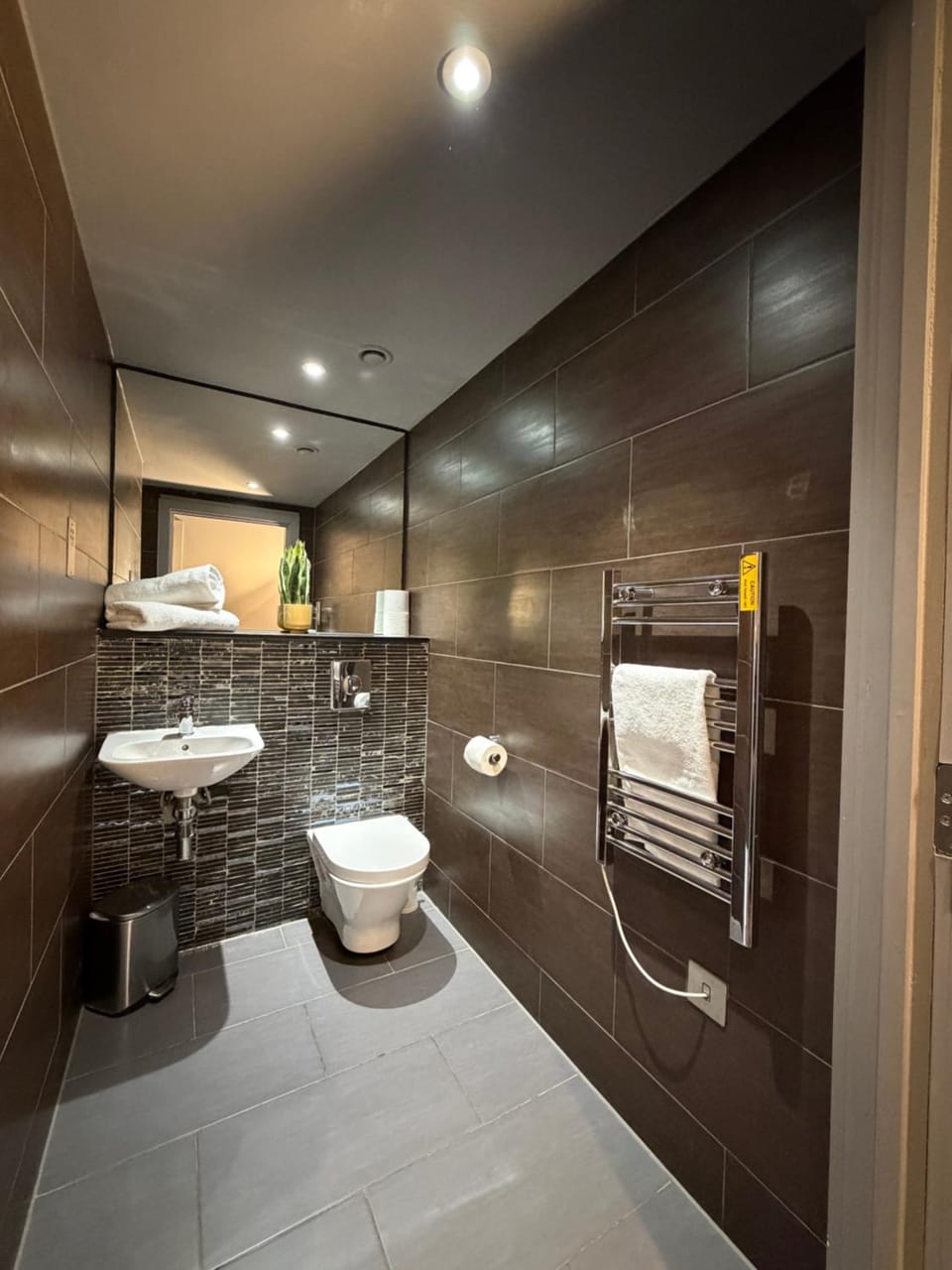 Toilet, Bathroom, towels