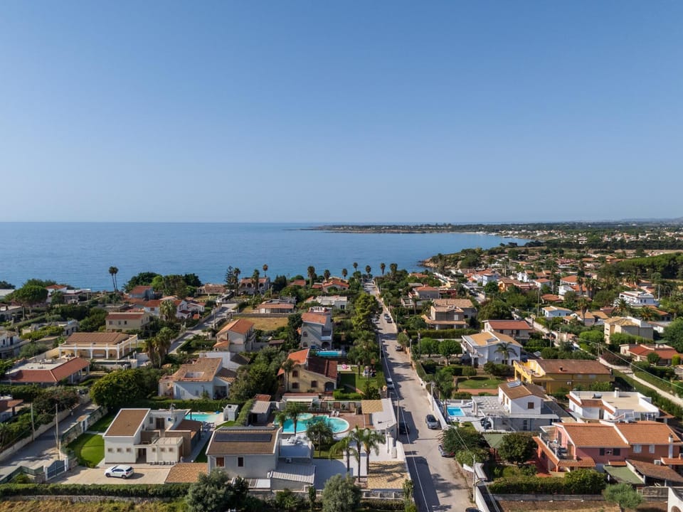 Property building, Beach, Sea view, Swimming pool
