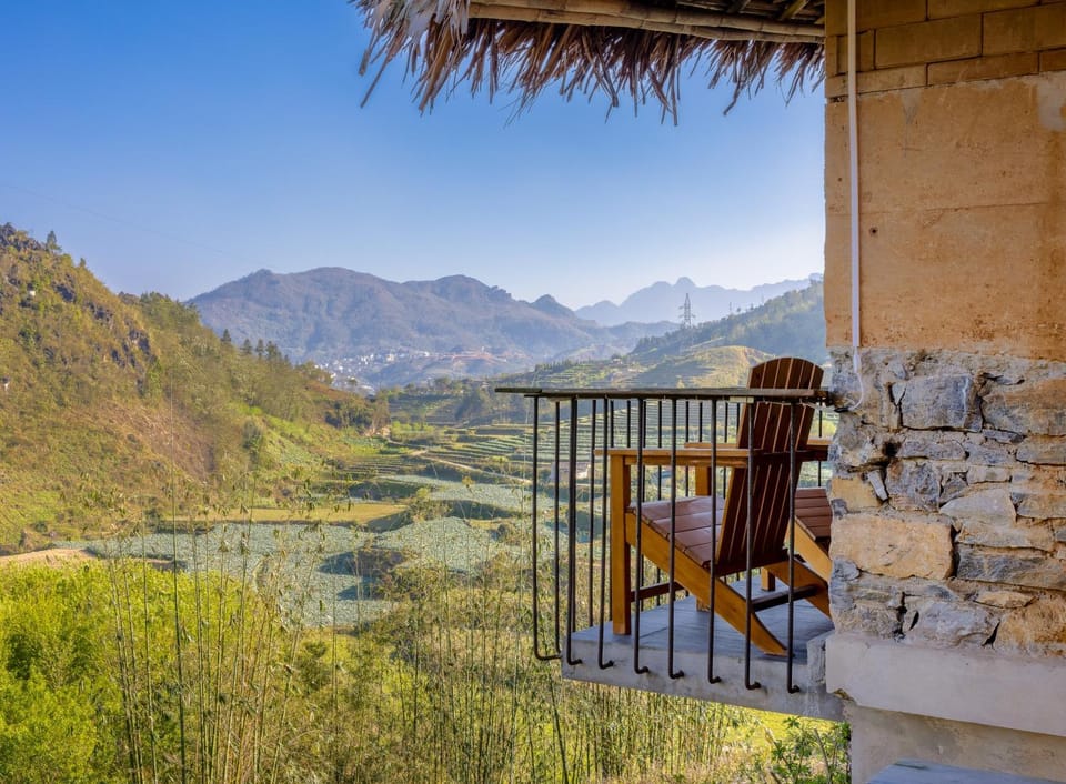 Nearby landmark, Day, Natural landscape, View (from property/room), Balcony/Terrace, Dining area, Mountain view