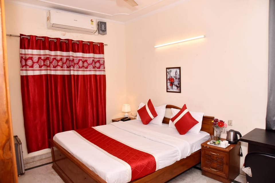 Bedroom, air conditioner