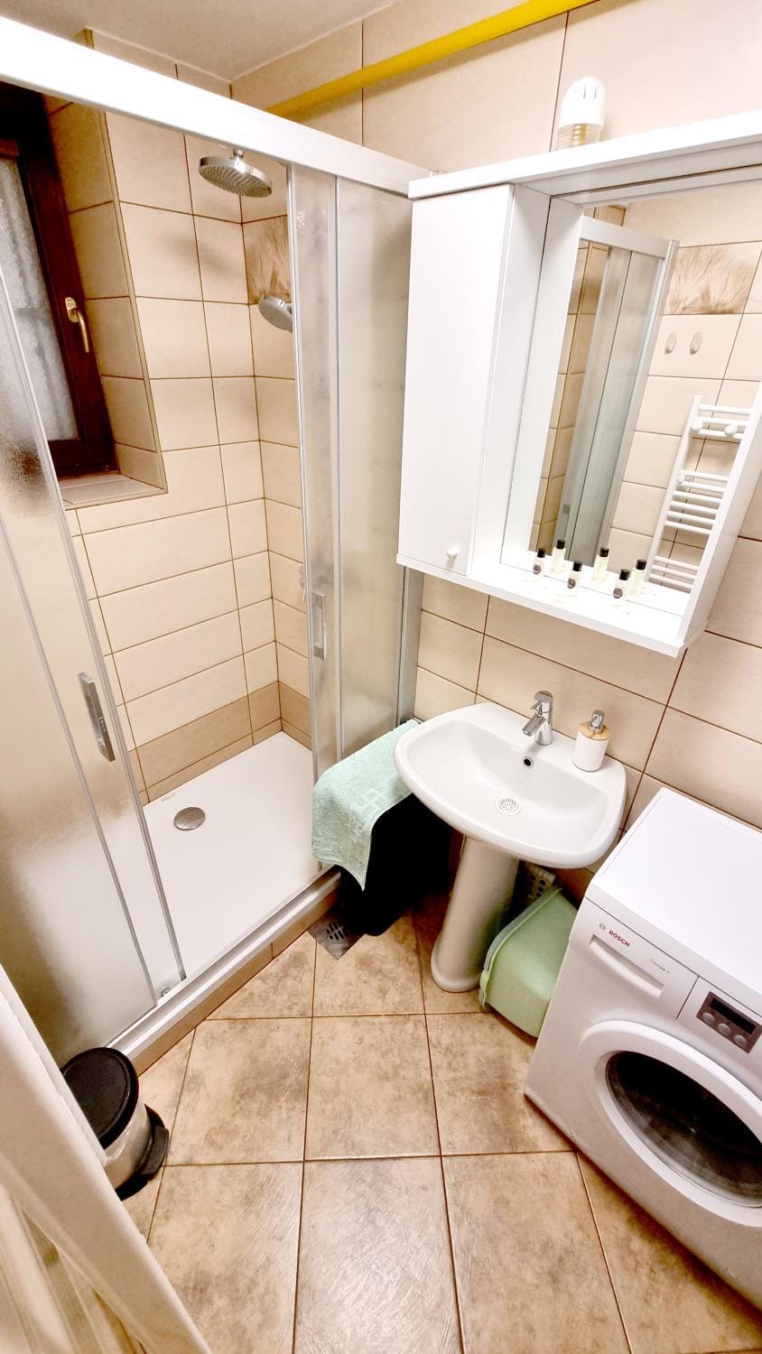 Shower, Bathroom, towels