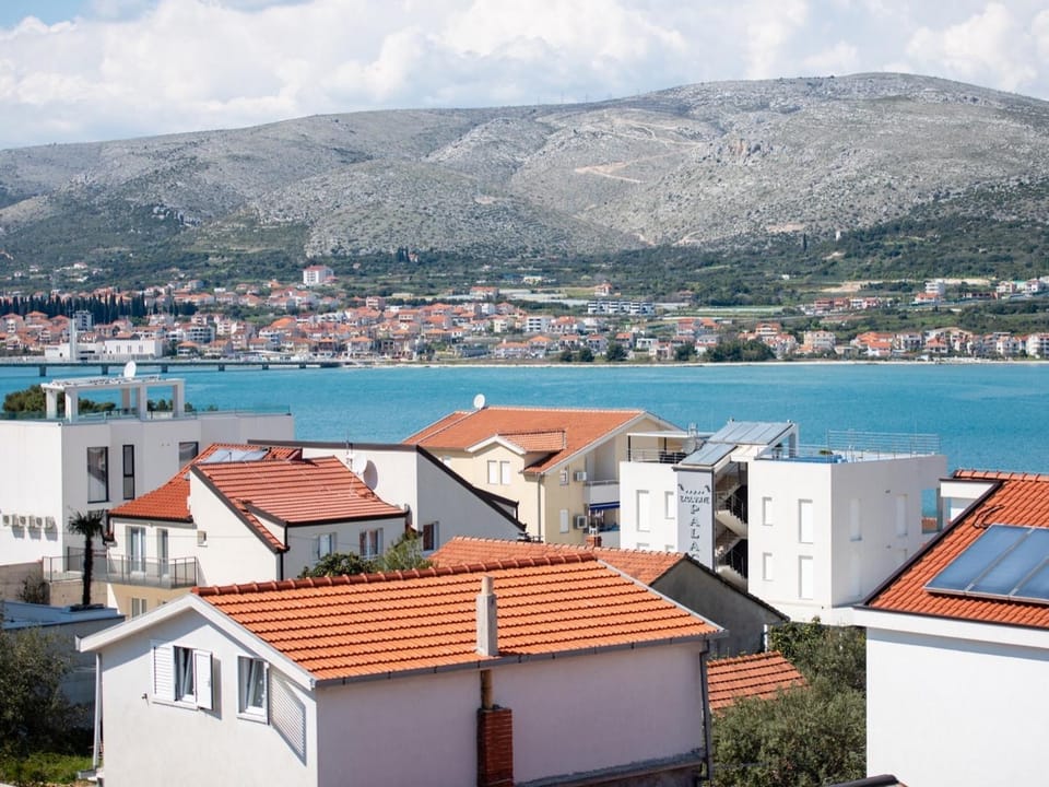 Nearby landmark, Day, Natural landscape, City view, Sea view