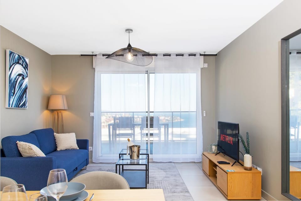 TV and multimedia, Living room, Seating area, Sea view, air conditioner