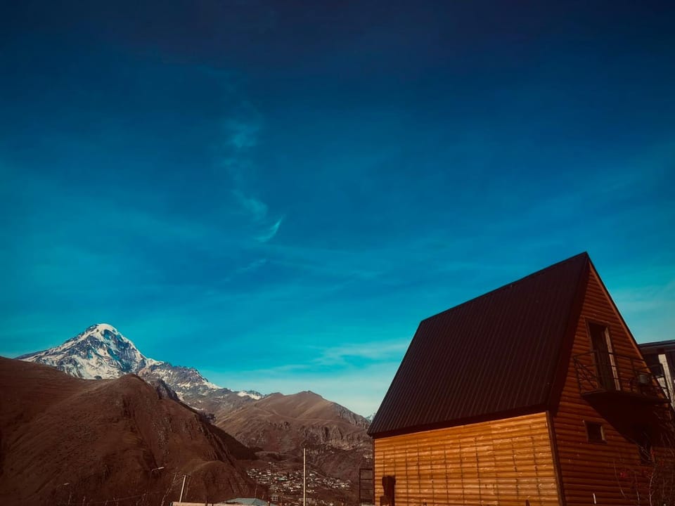 Sunset Cottage Kazbegi House in Georgia