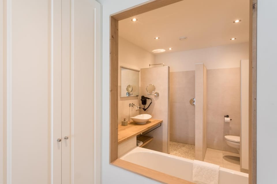 Shower, Toilet, Bathroom, Bath