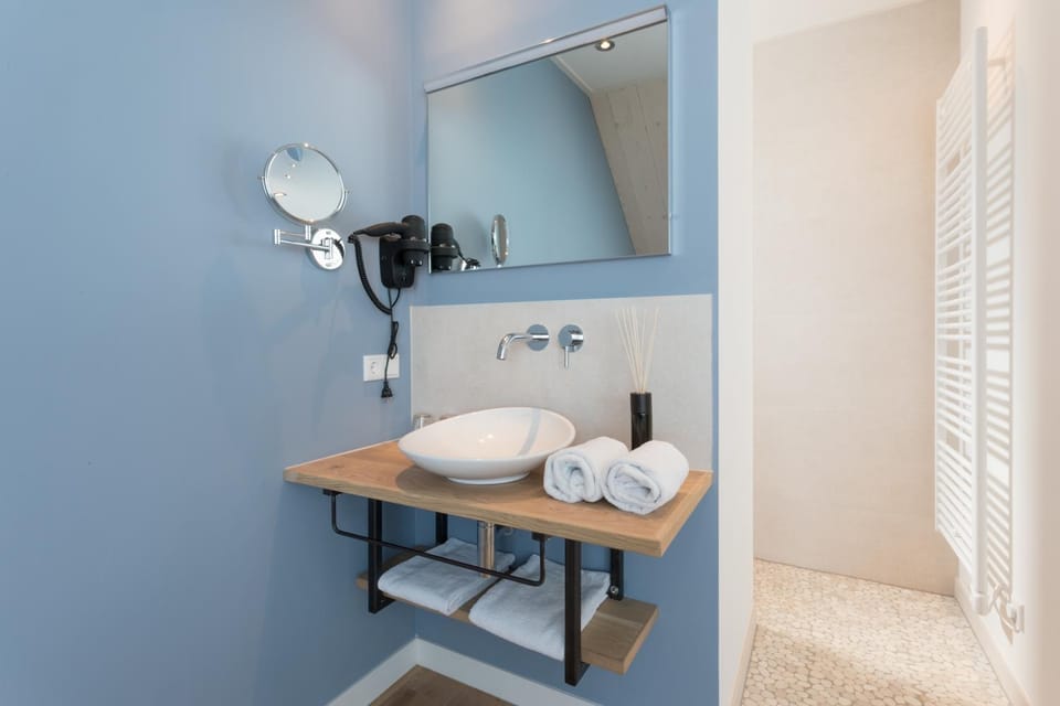 Bathroom, towels