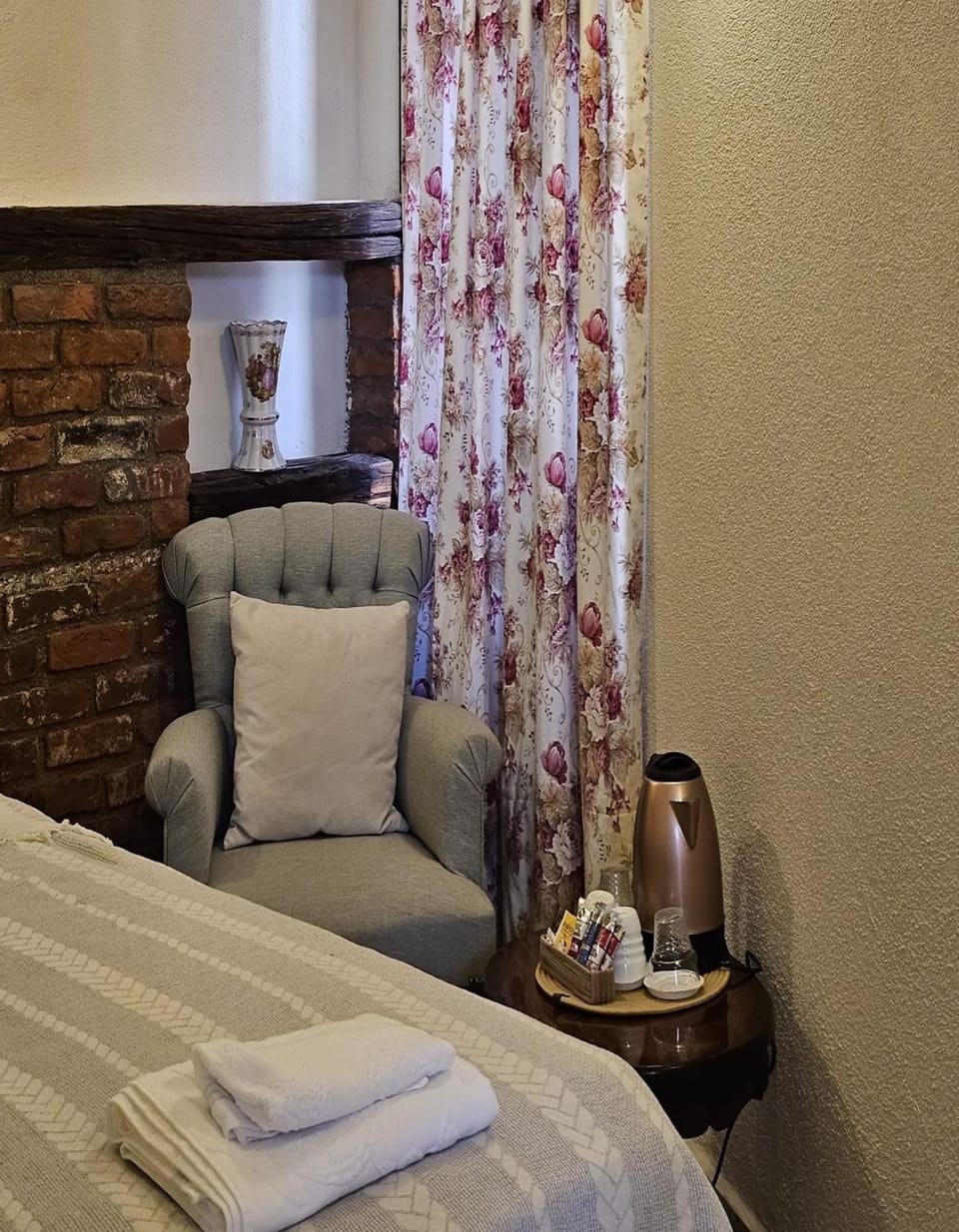 Seating area, Bedroom
