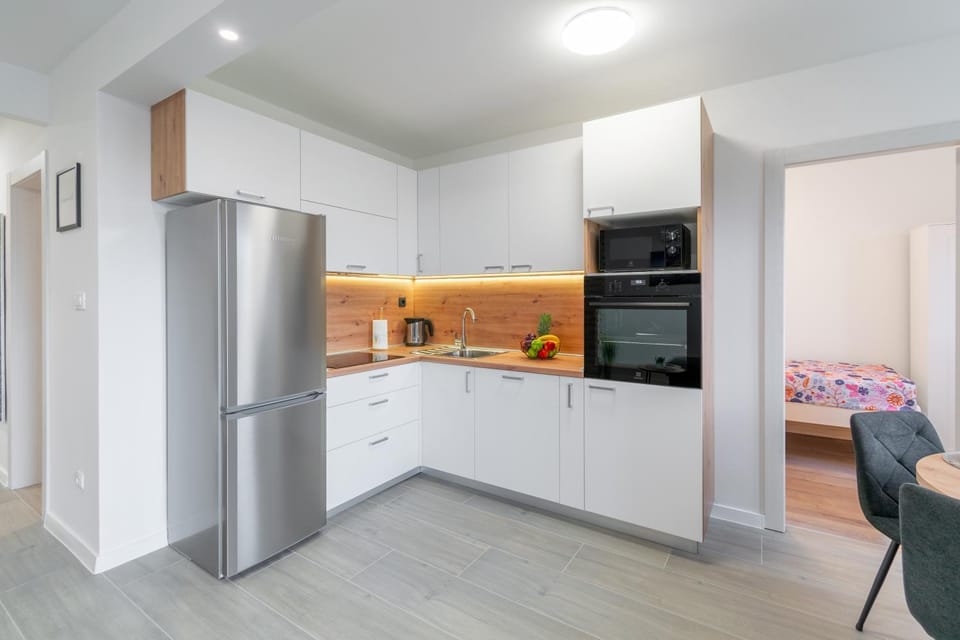 Kitchen or kitchenette, dishwasher, minibar