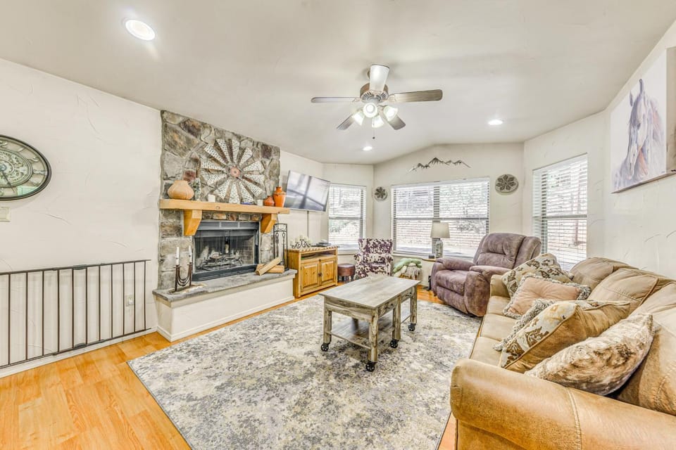Ruidoso Cabin Rental w/ Hot Tub: Near Midtown! Cabin in Ruidoso