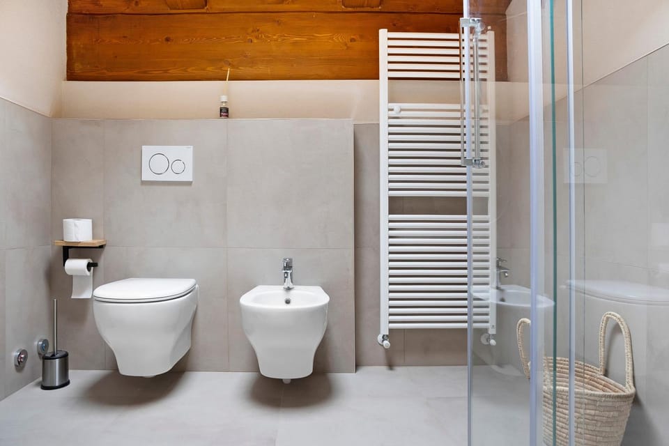 Bathroom, Living room