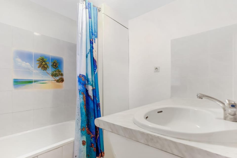 Bathroom, Living room