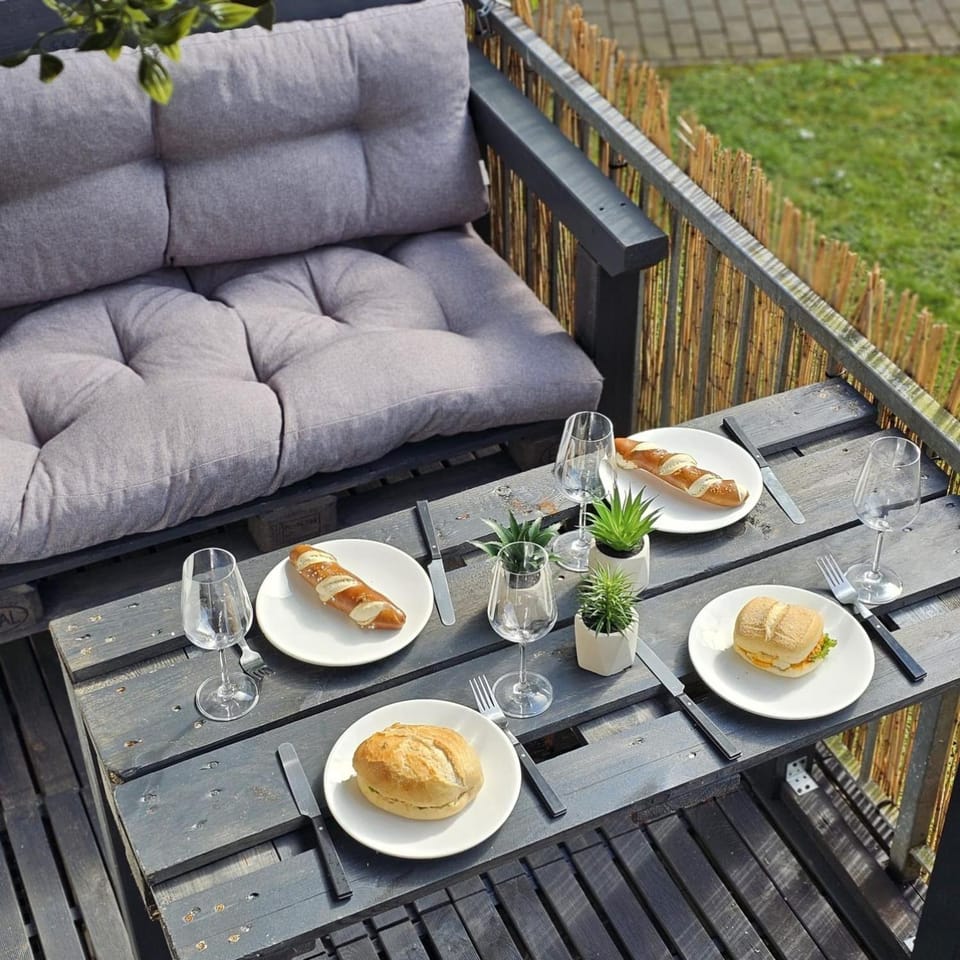 Balcony/Terrace, Seating area, Dining area, Alcoholic drinks