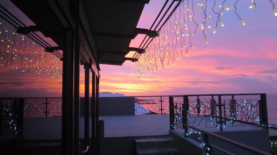 Balcony/Terrace, Street view