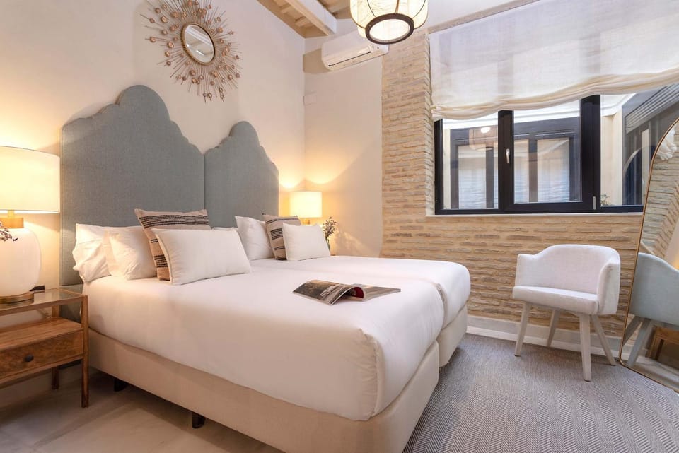 Bed, Photo of the whole room, Bedroom, air conditioner