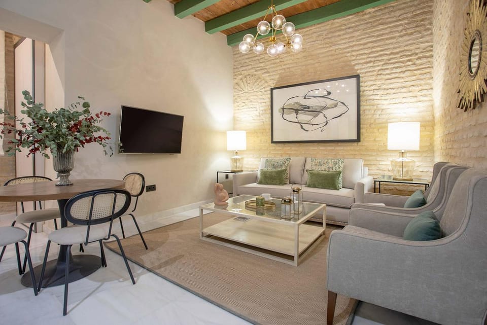 Communal lounge/ TV room, TV and multimedia, Living room, Seating area, Dining area