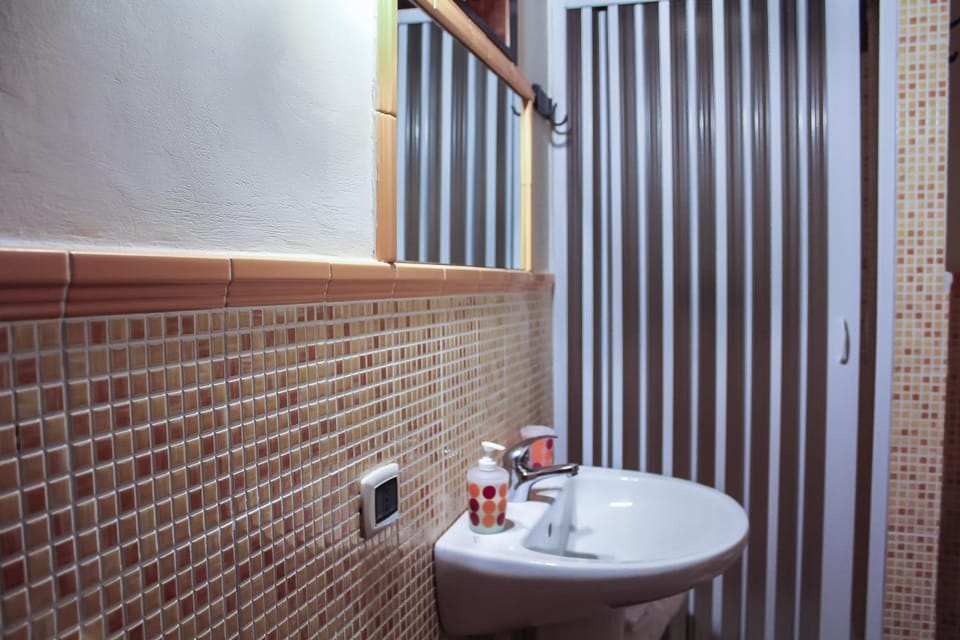 Shower, Toilet, Bathroom, Dining area