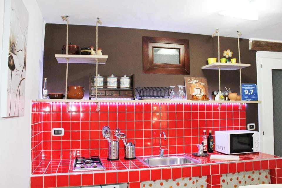 Coffee/tea facilities, Meals, Breakfast, Lunch, Dinner