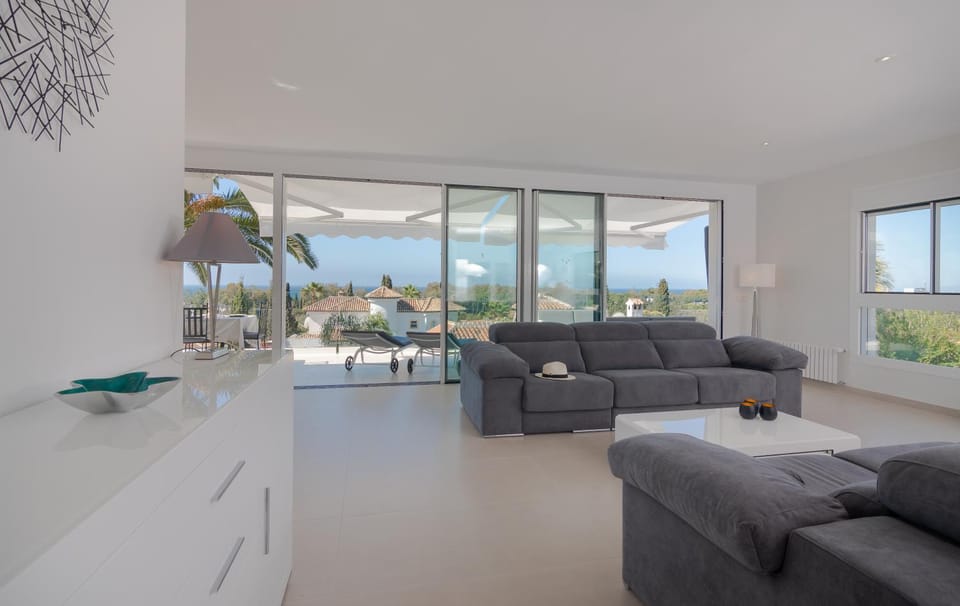 Communal lounge/ TV room