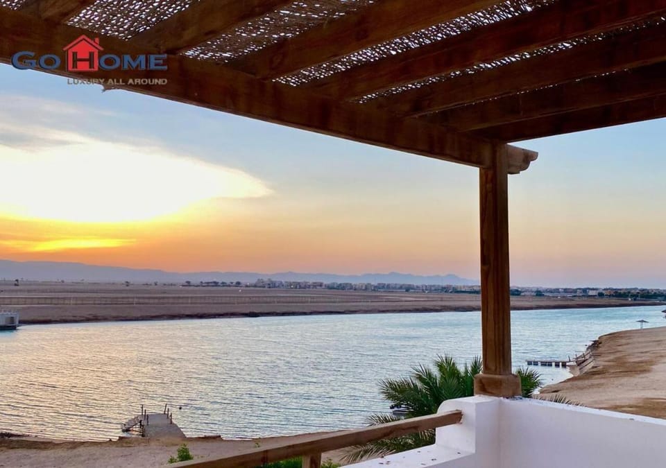 Patio, Day, Natural landscape, View (from property/room), Balcony/Terrace, Lake view, Sunrise, Sunset